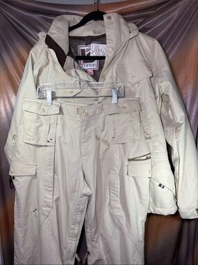 Women’s Burton Cream Snow Jacket and‎ Bib Pants really good cond. c5